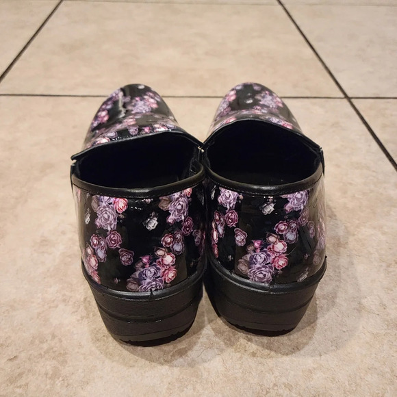 MediChic Marilyn Monroe Slip-Resistant Floral Clogs | Size 8 | Nurse Shoes - Picture 2 of 8
